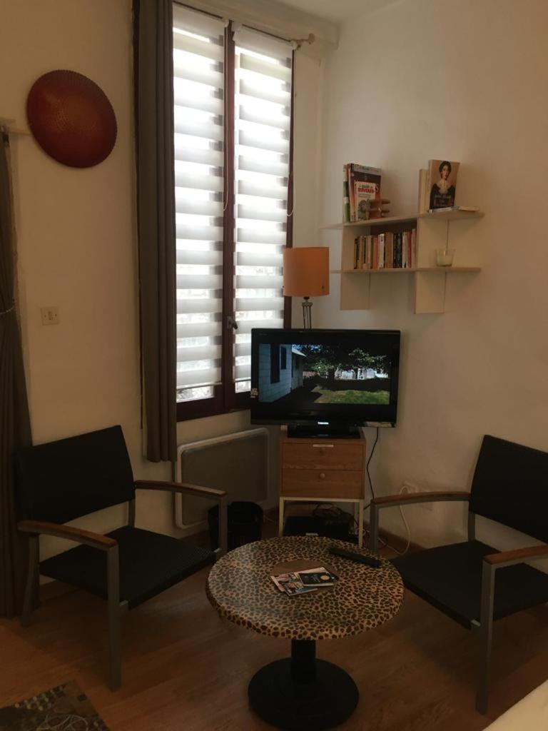 Appart Sympa Dans Le Vieux Nîmes Exterior foto